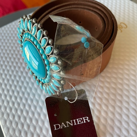 Danier genuine leather - Picture 2 of 3